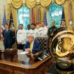The mango shit gibbon in the oval Office with various FIFA representatives and members of the winning team. The FIFA Club World Cup trophy is next to the desk.